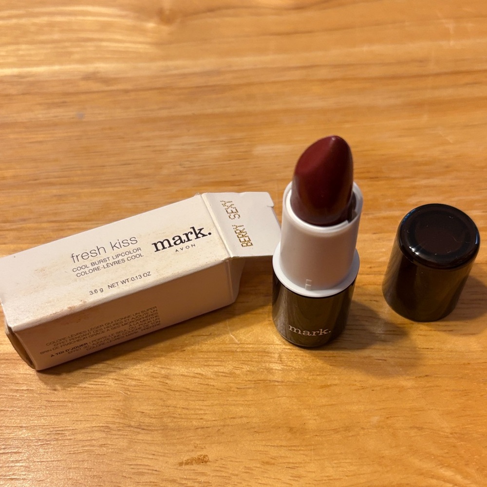 Avon mark. Fresh Kiss Lipstick in Berry Sexy.